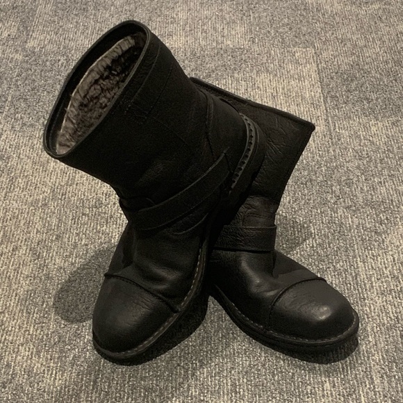 Men’s UGG® Australia Rockville II 3040 Black Leather Biker Boots (EUC) - Picture 4 of 8